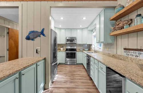 Macon House | Hummingbird Haven on Lake Gaston| 3 Night Minimum Peak Season!