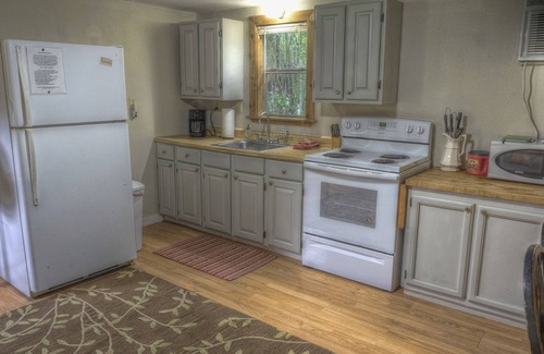 Utopia Cabin | HummingBird Haven River Cabin