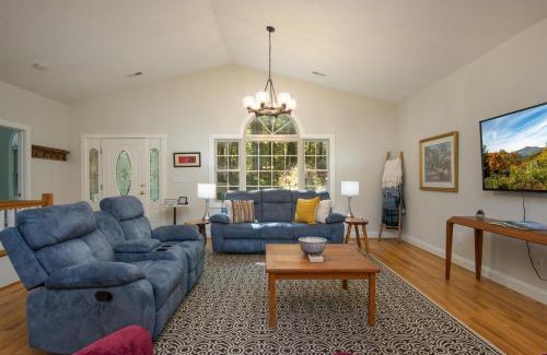 Brevard House | Hummingbird Hideaway