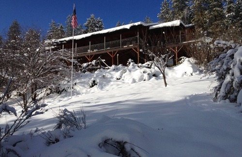 Naches Cabin | Hummingbird Hill Resort: Hot Tub, ATV/UTV Access, Trails, Pets & Kids Love It!