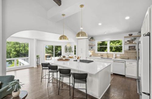 Barium Springs House | Hummingbird Home by AvantStay Boat House Dock