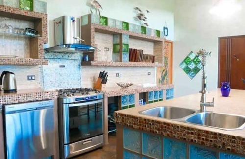 Cerro Azul House | Hummingbird House/Casa de Colibri