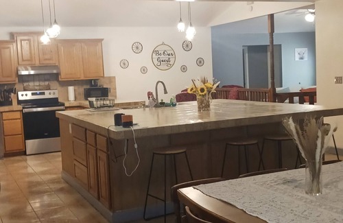Grove House | Hummingbird House nBeautiful 4 bedroom 2 bath home in the heart of Grove Ok.