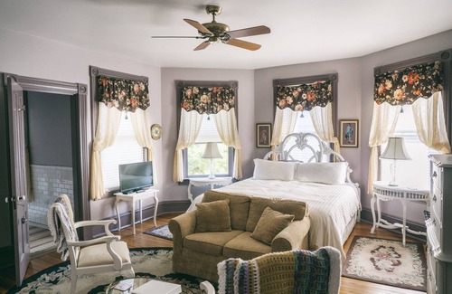 Easton Bed & Breakfast | Hummingbird Inn