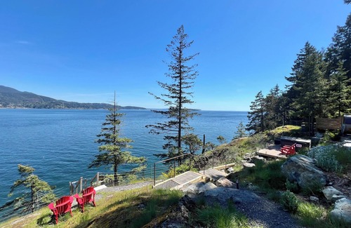 Bowen Island House | Hummingbird Oceanside Suites: Mt Strachan Suite