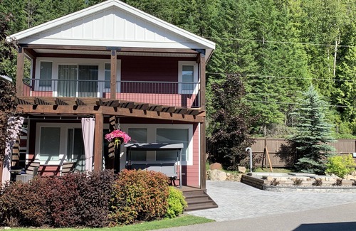 Swansea Point House | Hummingbird Resort Home on Mara Lake