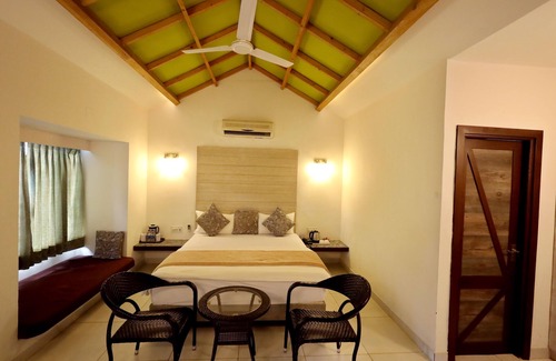 Achal Gadh Hotel | Hummingbird Resort