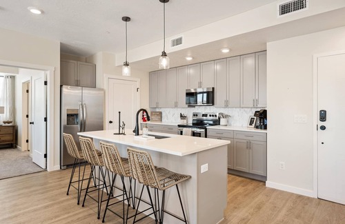 St. George Condo | Hummingbird Retreat: Desert Color Lagoon + Beaches