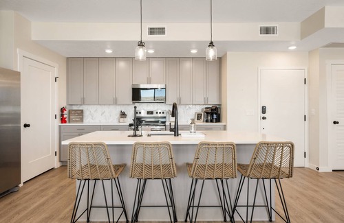 St. George Condo | Hummingbird Retreat: Desert Color Lagoon + Beaches