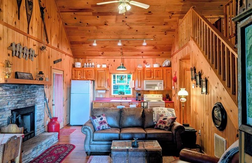 Screamer Mountain Cabin | Hummingbirds Haven w/Heavenly Mountain Views Dog Friendly!