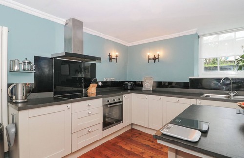 Temple Cloud Cottage | HUMPHRESTON HOUSE, pet friendly, with open fire in Temple Cloud