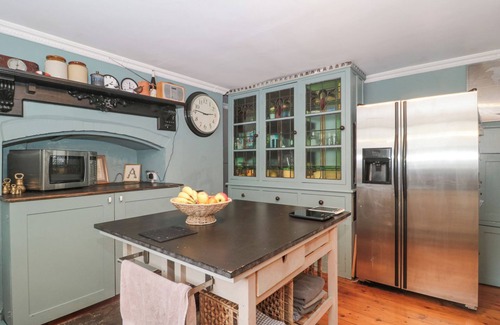 Temple Cloud Cottage | HUMPHRESTON HOUSE, pet friendly, with open fire in Temple Cloud
