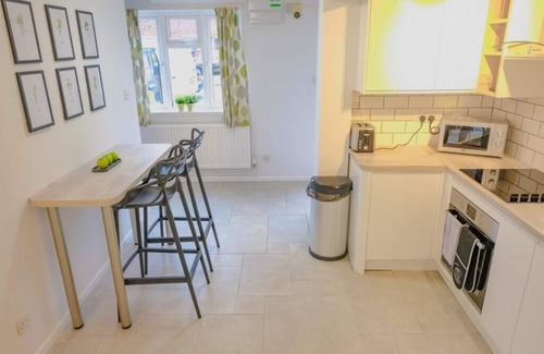 Arbury House | Humphreys Lodge - 26 Humphreys Road · Artistic & Modern Design Humphreys Lodge