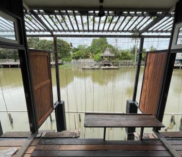 Bang Kruai Hotel | Humz Canal Stay