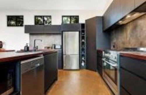 Hunchy House | Hunchy Escape - Hinterland Pet Friendly!