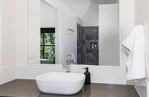 Hunchy House | Hunchy Escape - Hinterland Pet Friendly!