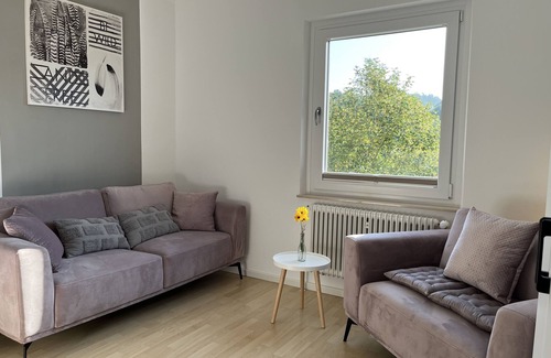 Seffern Apartment | Hundefreundliche Ferienwohnung Haus Kiewisch Direkt am Ruhigen Waldrand Gelegen