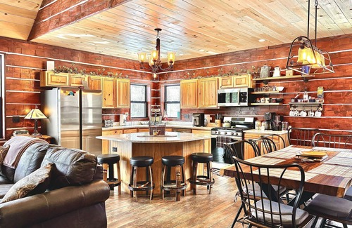 Republic Cabin | HundredAkre Wood Cabin~2 King beds~River View~Sauna