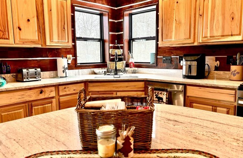 Republic Cabin | HundredAkre Wood Cabin~2 King beds~River View~Sauna