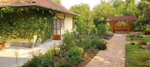 Zakanyszek House | Hungarian Farmhouse