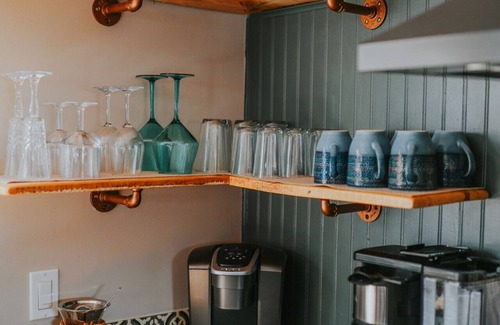 Chatham House | HunnyHAUS: Deluxe TINY*private spa*walk to town