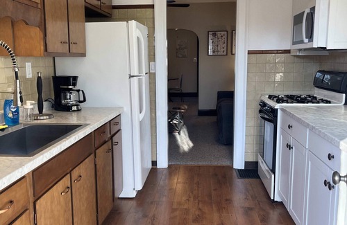 Norwood House | Hunter #1, Private One Bed near Xavier & Downtown
