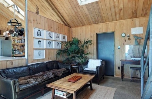 Wellington House | Hunter Bay Bach absolute beachfront