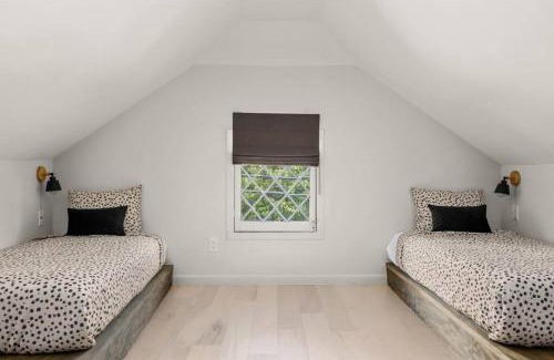 Hunter House | Hunter Bungalow - Luxury Cabin, Kid-Friendly