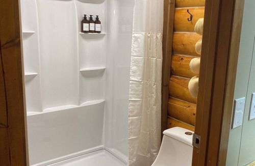 Tok Cabin | Hunter Cabin-Modern Comfort in the Last Frontier (For families or casual travelers)