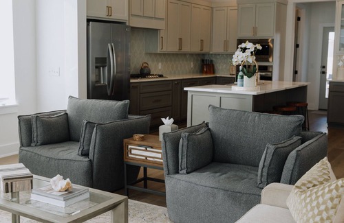 Bixby House | Hunter Hollow - bright & modern retreat near Tulsa