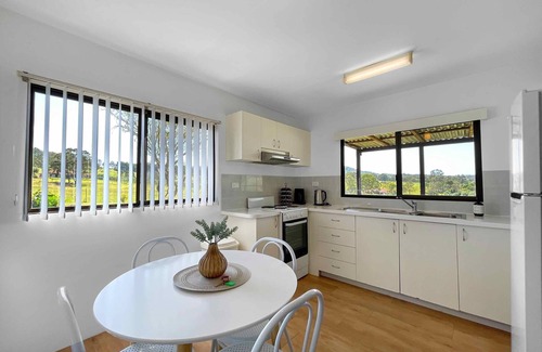 Lovedale House | Hunter Homestead & Cottage - Large group accommodation in perfect Lovedale location