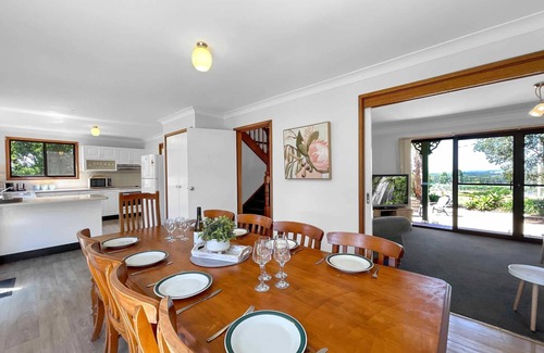 Lovedale House | Hunter Homestead & Cottage - Large group accommodation in perfect Lovedale location