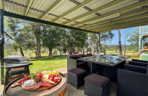 Lovedale House | Hunter Homestead & Cottage - Large group accommodation in perfect Lovedale location