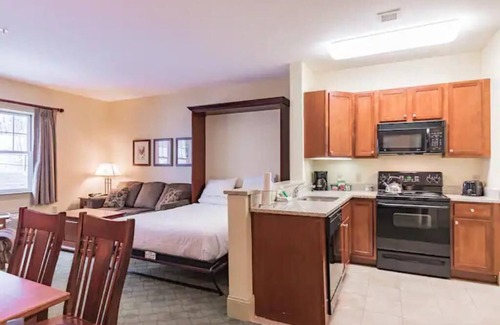 Hunter Condo | Hunter Mtn Slopeside Ski Resort w HotTub Fireplace Heated Pool Restaurant