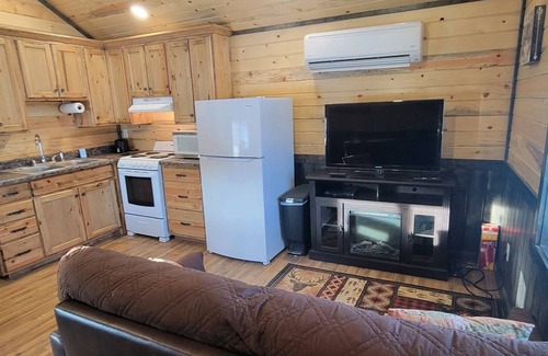 Kila Cabin | Hunter's Cabin! Glacier National Park! Trails and Skiing! Pet Friendly!