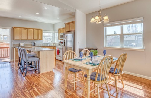 Boyd Acres House | Hunter's Circle- Mountain Views, Dok Ok, with a Fenced Yard, Close to Town
