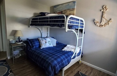 Geneva-on-the-Lake House | Hunter's Hideaway at Christopher's Dockside