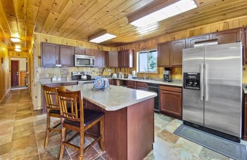 Mammoth Creek House | Hunter`s Hideout Panguitch Lake