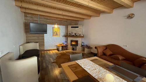 Marasu Cabin | Hunter's Lodge
