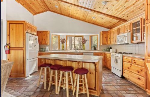 Upper Moonridge House | Hunter's Retreat in Upper Moonridge Near Bear Mountain