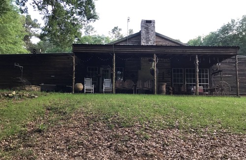 Woden Cottage | Hunter Style Lodge inside Fenced Game Refuge