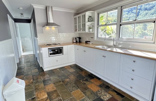 Rosebrook Cottage | Hunter Valley - Romantic luxury spa cottage - awesome views Cadair Cottage No 2