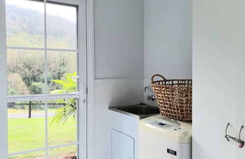 Rosebrook Cottage | Hunter Valley - Romantic luxury spa cottage - awesome views Cadair Cottage No 2