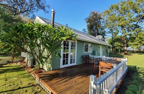 Rosebrook Cottage | Hunter Valley - Romantic luxury spa cottage - awesome views Cadair Cottage No 1