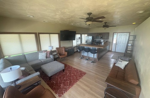 Crofton Cabin | Hunters and Outdoor lovers Charming 4-bedrm cabin/2400 sf lake house in Crofton