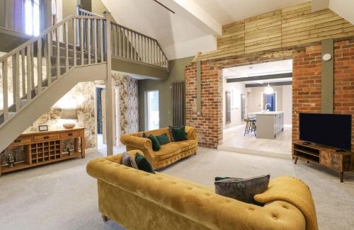 Milford House | Hunters Lodge at Wildersley Farm