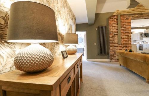 Milford House | Hunters Lodge at Wildersley Farm