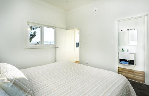 Mosgiel House | Hunters Moon