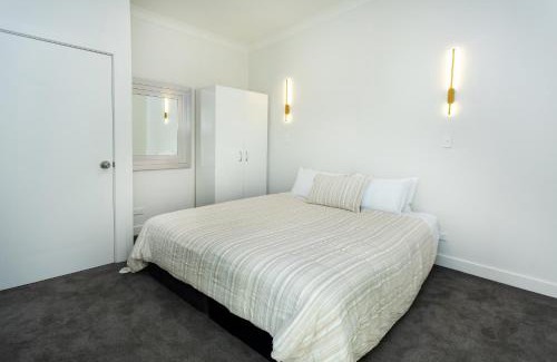 Mosgiel House | Hunters Moon