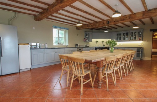 Tenbury Wells Cottage | HUNTERS MOON, pet friendly, with open fire in Tenbury Wells